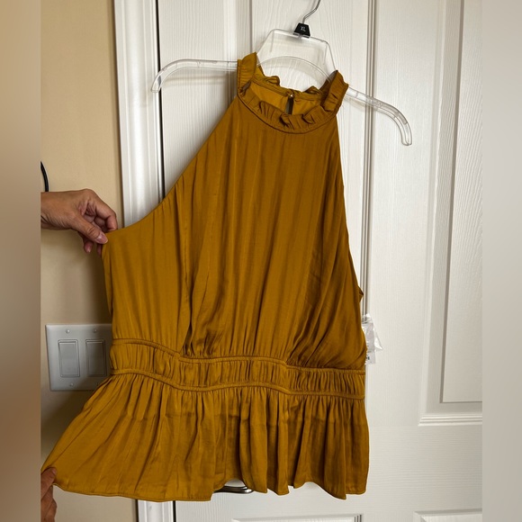 Nine West ruffled collar golden yellow fully lined halter top. XXL - Picture 4 of 10